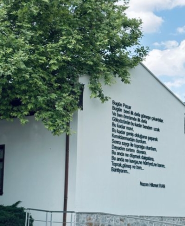 Emekli öğretmen Alaşehir'in mahallelerini şiirle buluşturdu