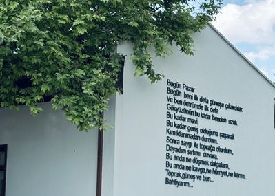 Emekli öğretmen Alaşehir'in mahallelerini şiirle buluşturdu
