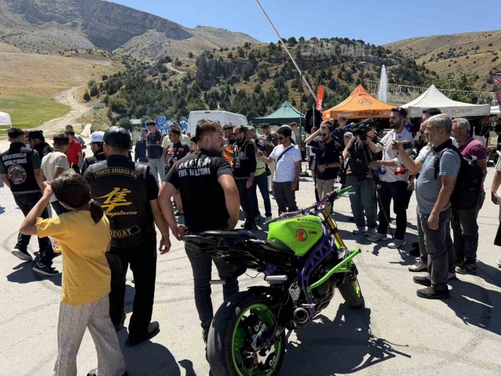 Erzincan'da Ergan Motofest Motosiklet Akrobasi Gösterisiyle Başladı