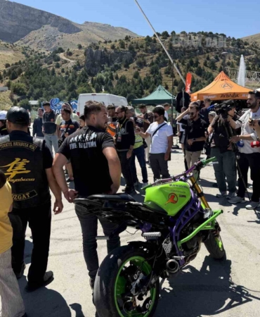 Erzincan'da Ergan Motofest Motosiklet Akrobasi Gösterisiyle Başladı