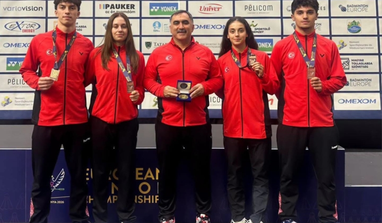 Erzincanlı sporcular Avrupa Gençler Badminton Şampiyonası'nda bronz madalya kazandı