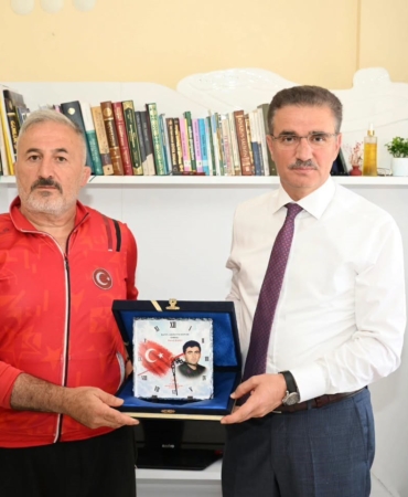 Erzurum Valisi Baruş'tan İspir'de Şehit Ailesi ve Gazilere Ziyaret