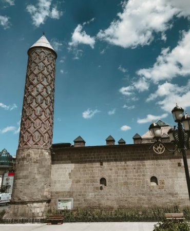 Erzurum'da 20 milyar liralık eğitim yatırımı sürüyor