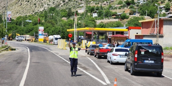 Erzurum'da Jandarma, 73 Aranan Şahsı Yakaladı