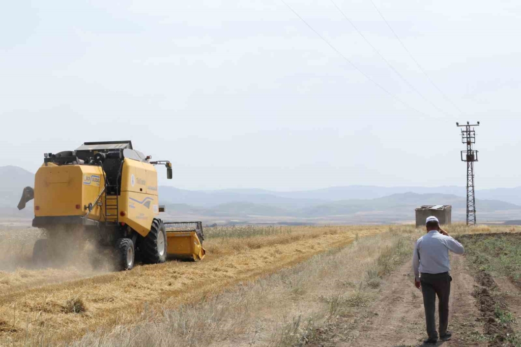 Erzurum'da çiftçilere biçerdöver desteği sağlanıyor