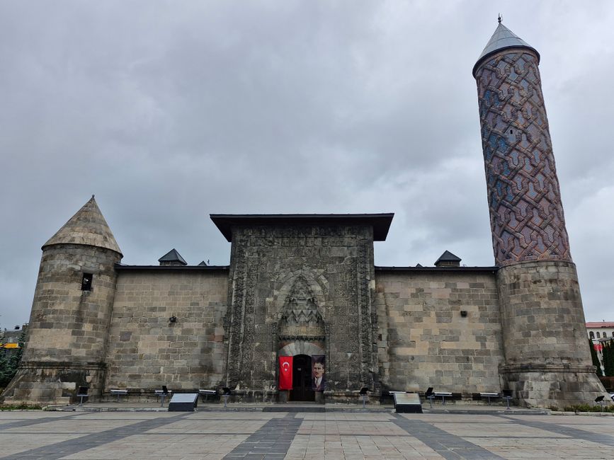 Erzurum'da gölette boğulan 12 yaşındaki Ertuğrul Akyüz'ün cenazesi