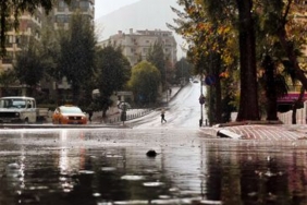 Erzurum'da sağanak yağış sonrası sel meydana geldi
