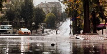 Erzurum'da sağanak yağış sonrası sel meydana geldi
