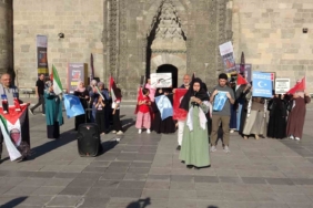Erzurum'da sağlık çalışanları Gazze için sessiz yürüyüş düzenledi