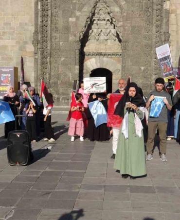 Erzurum'da sağlık çalışanları Gazze için sessiz yürüyüş düzenledi
