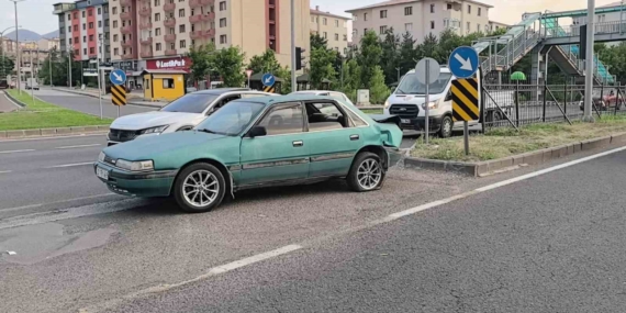 Erzurum'da zincirleme trafik kazasında 3 kişi yaralandı