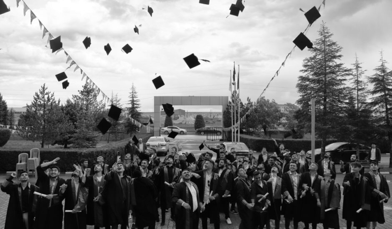 Eskişehir Valisi Yılmaz, YKS ve LGS'de Başarı Gösteren Öğrencileri Ağırladı