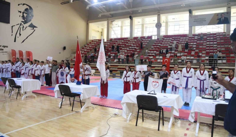 Eskişehir'de 2. İller Arası Taekwondo Poomsae Turnuvası Devam Ediyor