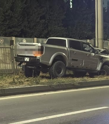 Eskişehir'de Arazi Aracı PTS Direğine Çarptı: 1 Yaralı