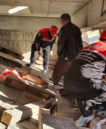 Eskişehir'de İnşaat Çevresindeki Göçükler Tehlike Saçıyor
