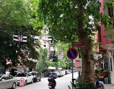 Eskişehir'de Şair Fuzuli Caddesi'nde Çift Sıra Park Sorunu
