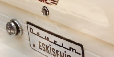 Eskişehir'de U dönüşü yapan araca çarpan otomobilin görüntüleri