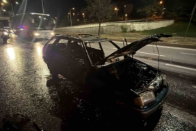 Eskişehir'de alev alan otomobil kullanılamaz hale geldi