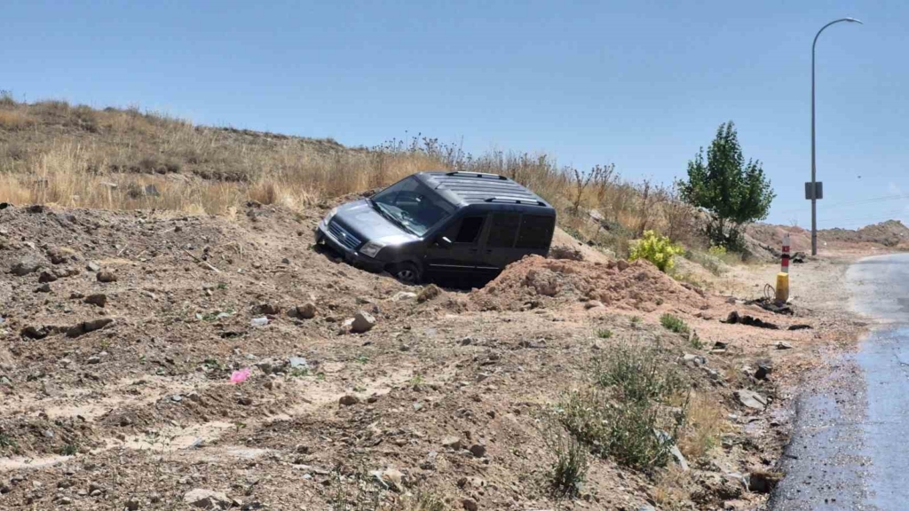 Eskişehir'de hafif ticari araç kazası: 2 yaralı