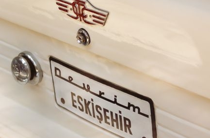 Eskişehir'de iki otomobil kafa kafaya çarpıştı