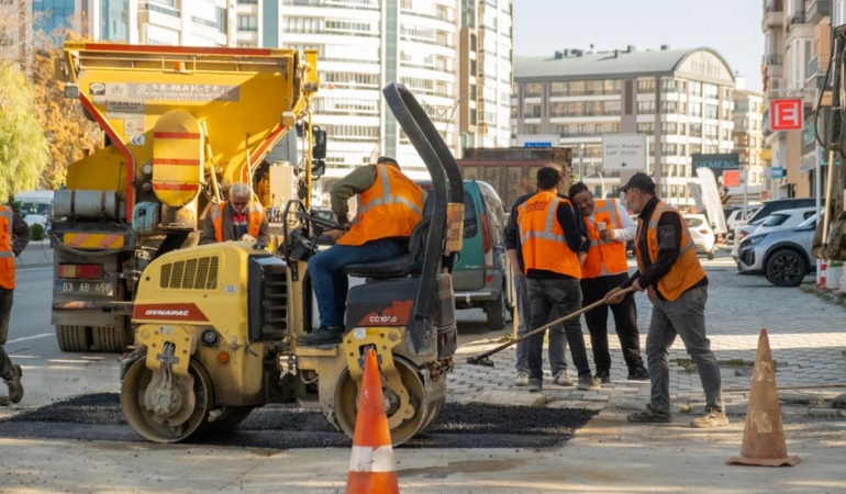 Eskişehir'de işçi servisi ters yöne girerek trafiği tehlikeye attı