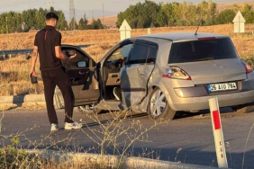 Eskişehir'de kavşakta meydana gelen kazada 3 kişi yaralandı