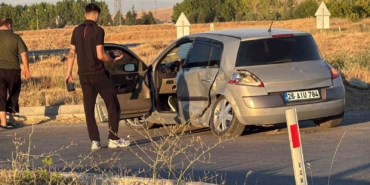 Eskişehir'de kavşakta meydana gelen kazada 3 kişi yaralandı