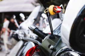 Eskişehir'de motosiklet ile otomobil çarpıştı, 1 kişi yaralandı