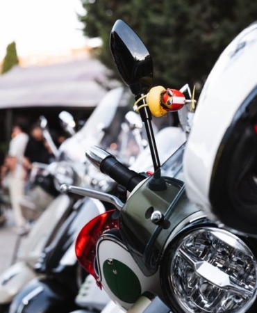 Eskişehir'de motosiklet ile otomobil çarpıştı, 1 kişi yaralandı