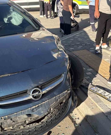 Eskişehir'de otomobil-minibüs kazasında 8 kişi yaralandı
