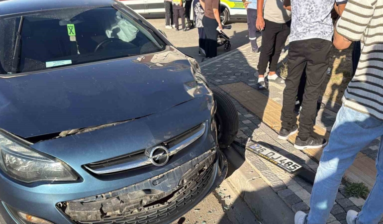 Eskişehir'de otomobil-minibüs kazasında 8 kişi yaralandı