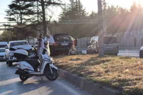 Eskişehir'de otomobil refüje çıktı, kaza maddi hasarla atlatıldı