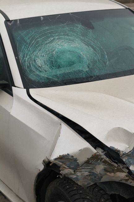 Eskişehir'de tuğla yüklü tırla çarpışan otomobilde yaralı var