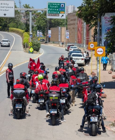 Fatih'te yol verme tartışmasında motosikletli kuryeye tokat
