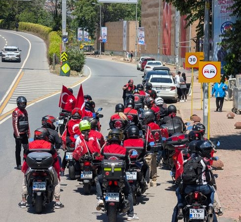 Fatih'te yol verme tartışmasında motosikletli kuryeye tokat