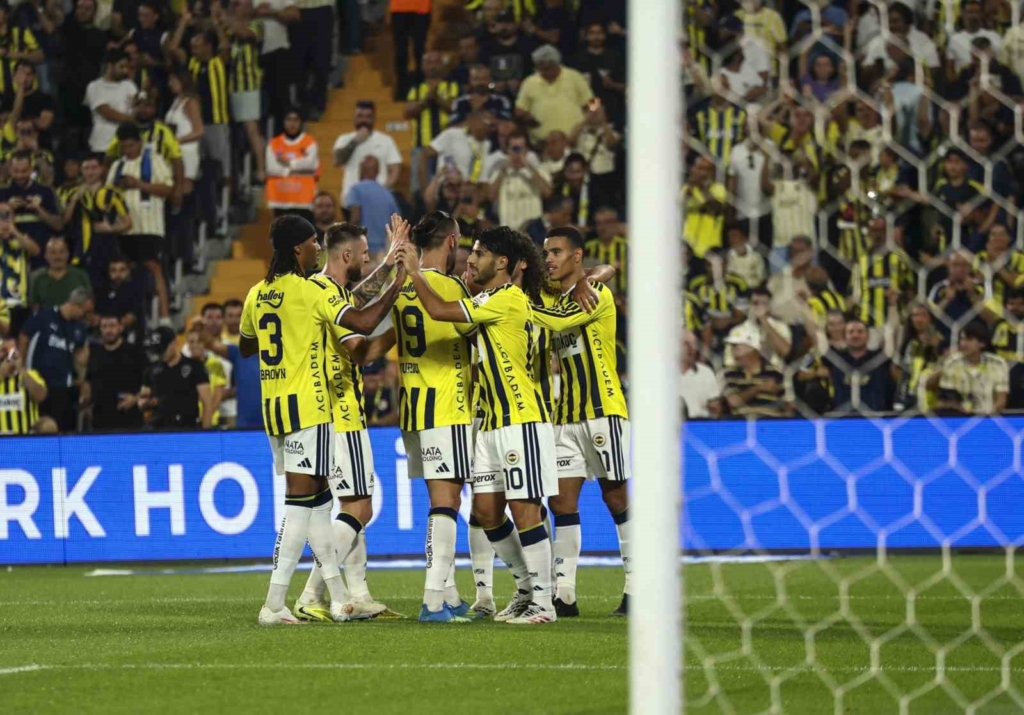Fenerbahçe, Konyaspor'u 4-2 yenerek 5 maçlık seriyi sürdürdü