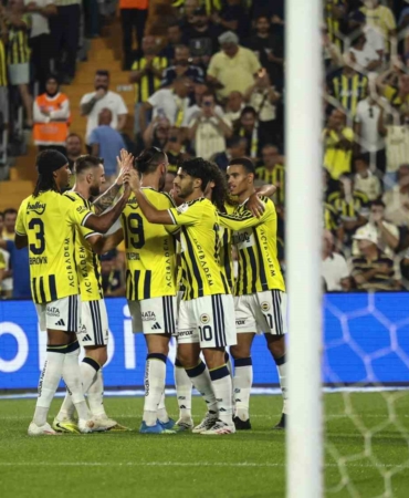Fenerbahçe, Konyaspor'u 4-2 yenerek 5 maçlık seriyi sürdürdü