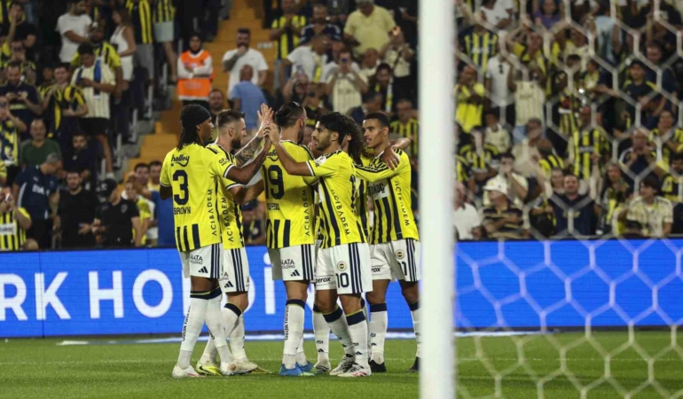 Fenerbahçe, Konyaspor'u 4-2 yenerek 5 maçlık seriyi sürdürdü