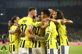 Fenerbahçe, Konyaspor'u 4-2 yenerek sezonun ilk galibiyetini aldı
