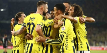 Fenerbahçe, Konyaspor'u 4-2 yenerek sezonun ilk galibiyetini aldı
