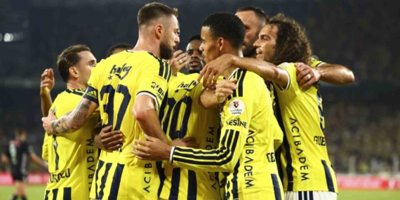 Fenerbahçe, Konyaspor'u 4-2 yenerek sezonun ilk galibiyetini aldı