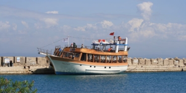 Fethiye'de gezi teknesi su aldı, 100 yolcu tahliye edildi