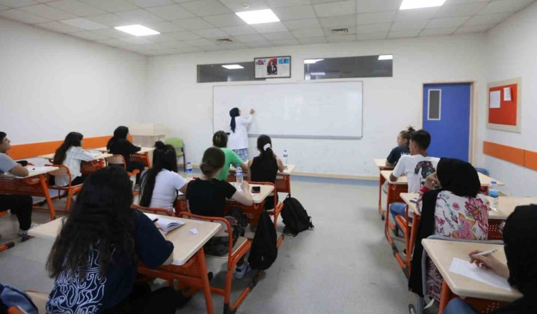 GASMEK öğrencileri üniversiteye yerleşerek başarılarını kanıtladı