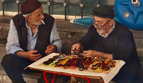 Gaziantepli Fatih Acem, Tespih Yaparak Engelleri Aşıyor