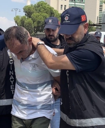 Gaziantep'te Milletvekilini Bıçaklayan Zanlı ve Oğlu Tutuklandı