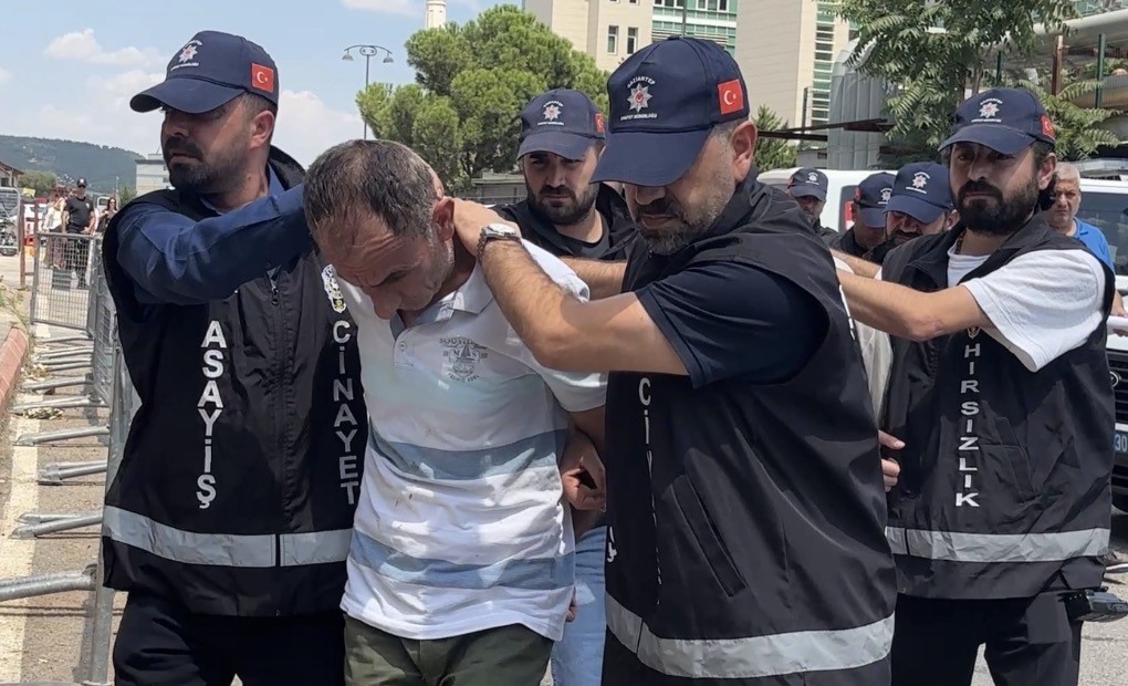 Gaziantep'te Milletvekilini Bıçaklayan Zanlı ve Oğlu Tutuklandı