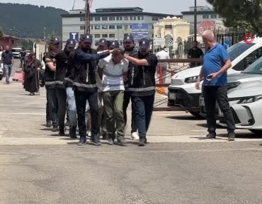 Gaziantep'te Milletvekilini Bıçaklayan Zanlı ve Oğlu Tutuklandı