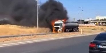 Gaziantep'te seyir halindeki tanker alev aldı