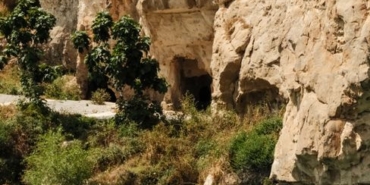 Gaziantep'te yol vermek isterken uçuruma yuvarlandı