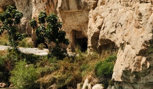 Gaziantep'te yol vermek isterken uçuruma yuvarlandı